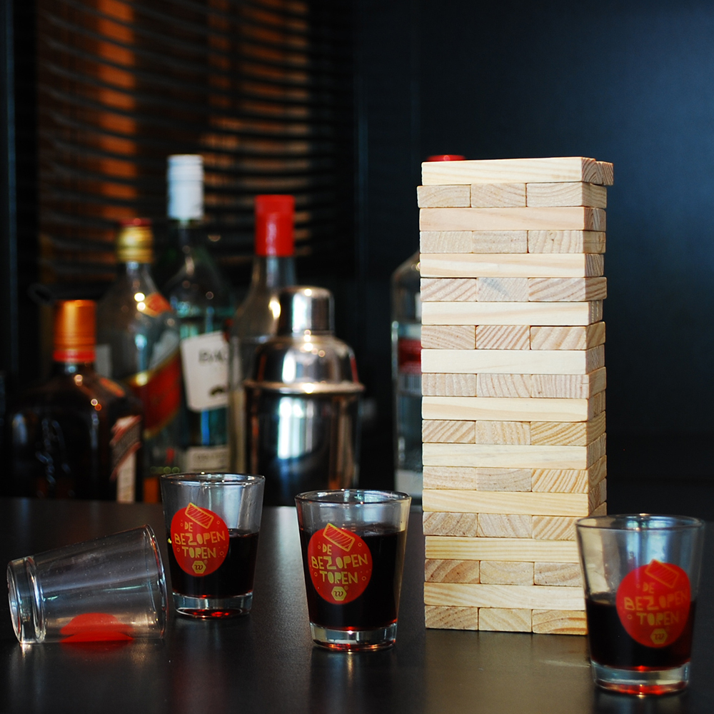 Dit Jenga Drankspel blaast een oud spel nieuw leven in